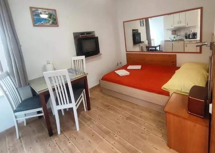 Sofia Studio Apartment Sucuraj